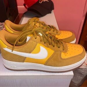 Women’s Nike sneakers